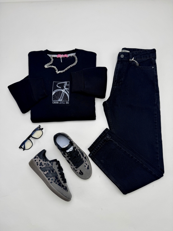 K014 Siyah Baskılı Sweatshirt Siyah Mom Jean Füme Leopar SMB Sneaker Siyah İmaj Gözlüğü Dörtlü Kombin