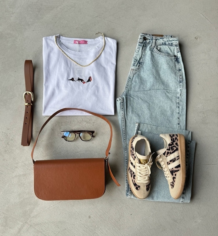 K030 Beyaz İşlemeli Tişört Açık Mavi Palazzo Jean Taba Kemer Taba Çanta Leopar SMB Sneaker Leopar İmaj Gözlüğü Altılı Kombin 