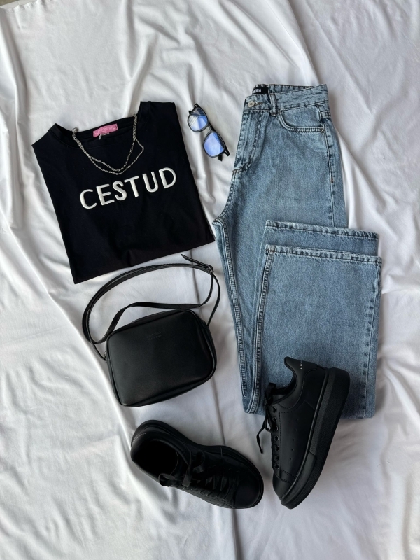 K035 Siyah Nakışlı Tişört Mavi Palazzo Jean Siyah Çanta Siyah Yüksek Taban Sneaker Dörtlü Set