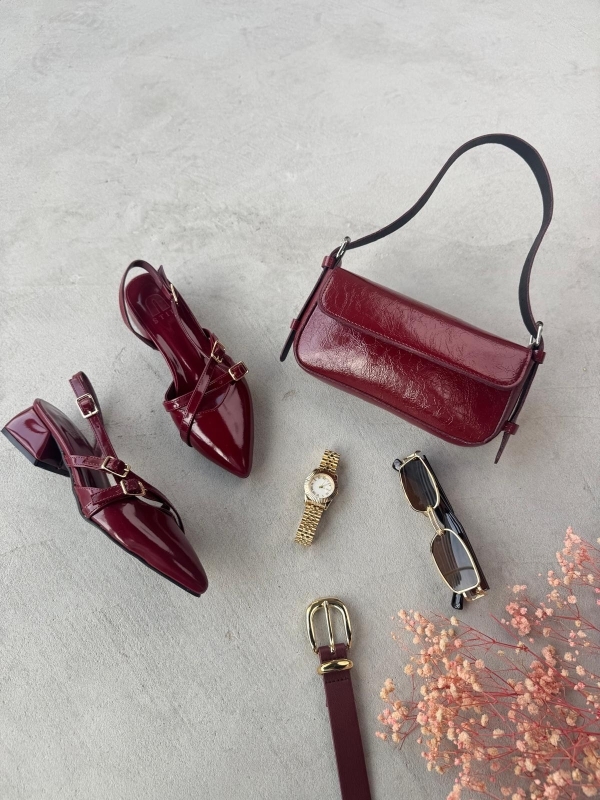 K085 Bordo Rugan Kemer Detay Kısa Topuklu Ayakkabı Bordo Rugan Kemer Detaylı Çantas Bordo Gold Tokalı Suni Deri Kemer Gold Ful Çelik Kol Saati Kahverengi Gold Çerçeveli Güneş Gözlüğü Beşli Kombin