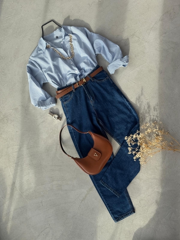 K094 Mavi Çizgili Gömlek Koyu Mavi Momfit Jean Tokalı Kemer Taba Kol Çantası Dörtlü Kombin