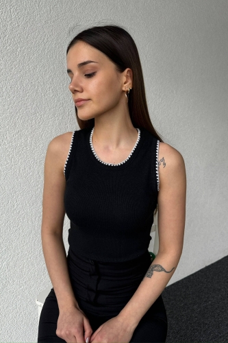 BLZ-06253 Siyah Yaka ve Kol Detaylı Halter Yaka Kaşkorse Kumaş Bluz - 1