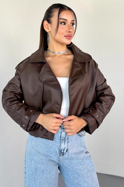 CKT-1004 Kahverengi Suni Deri Kruvaze Yaka Tokalı Kol Detaylı Cropped Ceket - 3