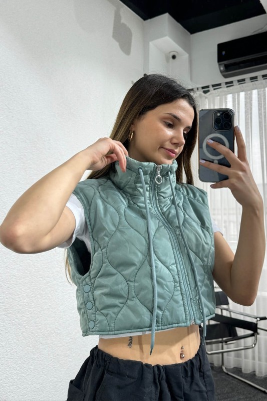 CKT-12431 Mint Yeşili Yan Çıtçıtlı Dik Yaka Şişme Crop Yelek - 2