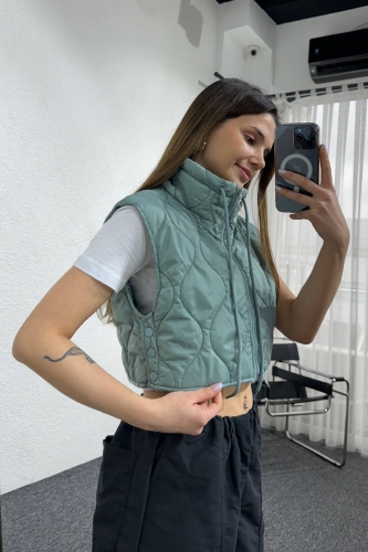 CKT-12431 Mint Yeşili Yan Çıtçıtlı Dik Yaka Şişme Crop Yelek - 3