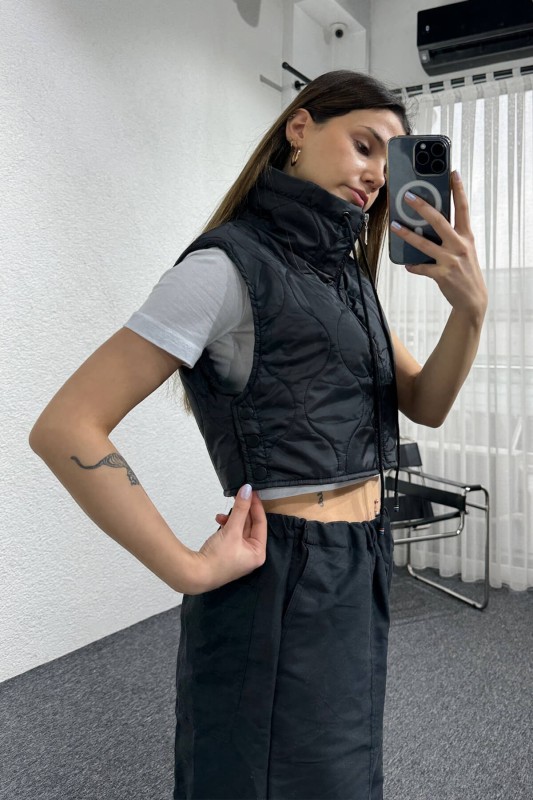 CKT-12431 Siyah Yan Çıtçıtlı Dik Yaka Şişme Crop Yelek - 2