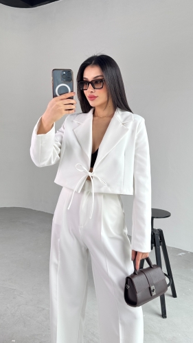 CKT-12441 Beyaz Vatkalı Ön Bağlamalı Crop Ceket - 2