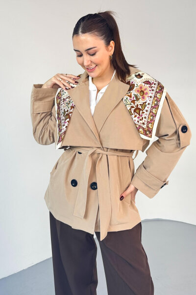 CKT-12457 Bej Omuz Dökümlü Astarlı Oversize Kuşaklı Midi Trençkot - 3