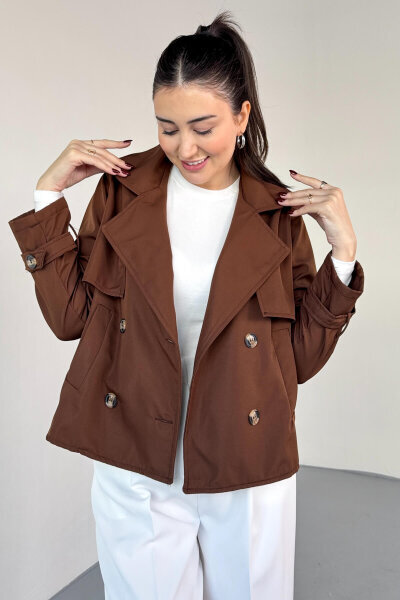 CKT-12458 Acı Kahve Modern Kesim Lamine Kumaş Kısa Trençkot 