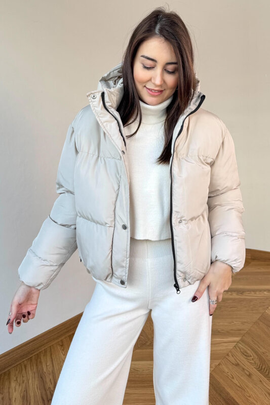 CKT-12475 Taş Rengi Kapüşonlu Bel Lastikli Şişme Mont - 1