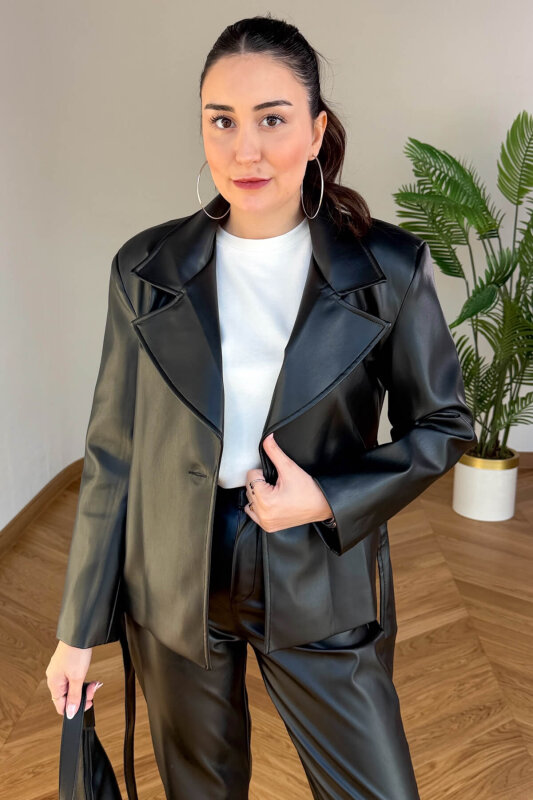 CKT-12481 Siyah Astarlı Kuşaklı Vatkalı Suni Deri Ceket - 2
