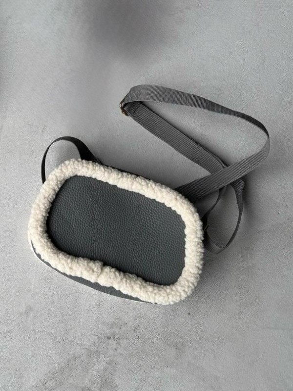 ÇNT-3005 Füme Peluş Detaylı Kare Omuz ve Kol Çantası - 1