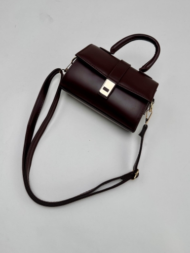 ÇNT-3021 Acı Kahve Gold Kilit Detaylı Suni Deri Crossbody Omuz Çantası - 3
