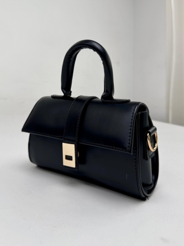 ÇNT-3021 Siyah Gold Kilit Detaylı Suni Deri Crossbody Omuz Çantası - 1