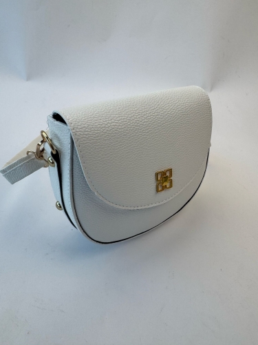 ÇNT-3032 Beyaz Gold Zımba Detaylı Kapaklı Omuz Çantası - Cappmoda