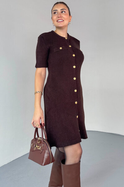 ELB-0159 Kahverengi Gold Düğme Detaylı Triko Elbise - 3