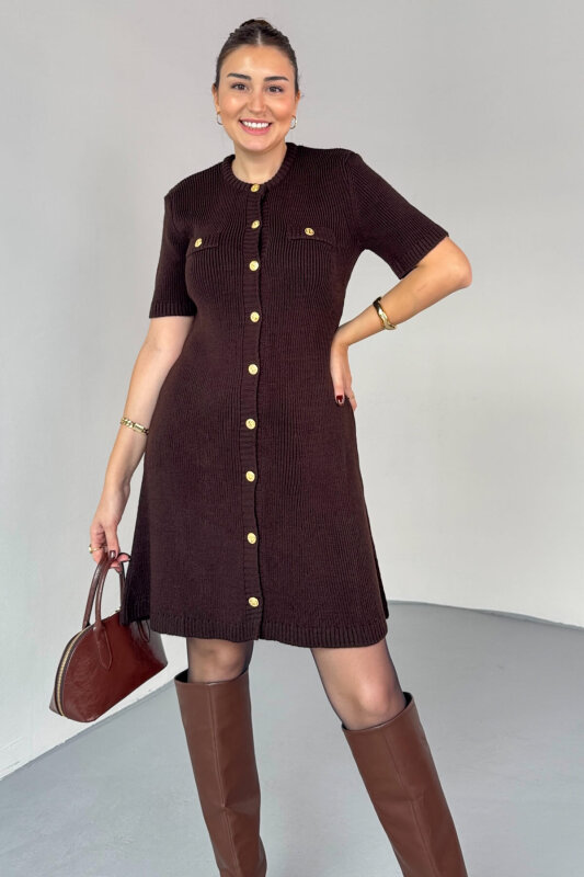 ELB-0159 Kahverengi Gold Düğme Detaylı Triko Elbise - 4