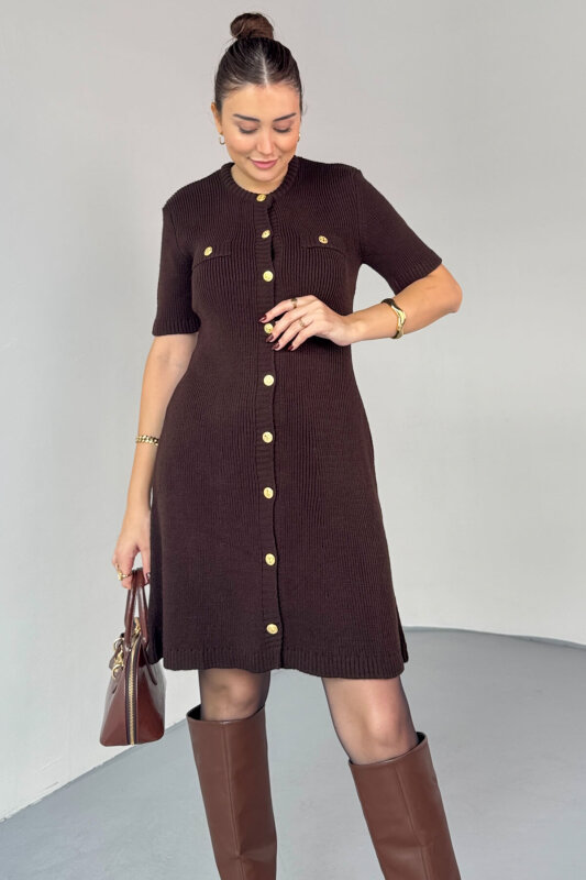 ELB-0159 Kahverengi Gold Düğme Detaylı Triko Elbise - 1