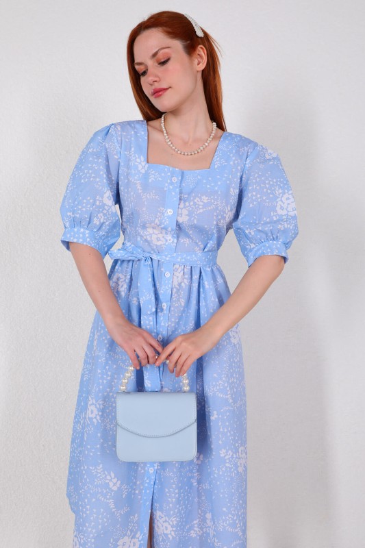 ELB-01689 Bebe Mavi Kare Yaka Çiçek Desenli Kuşak Detaylı Yırtmaçlı Gömlek Elbise - 1