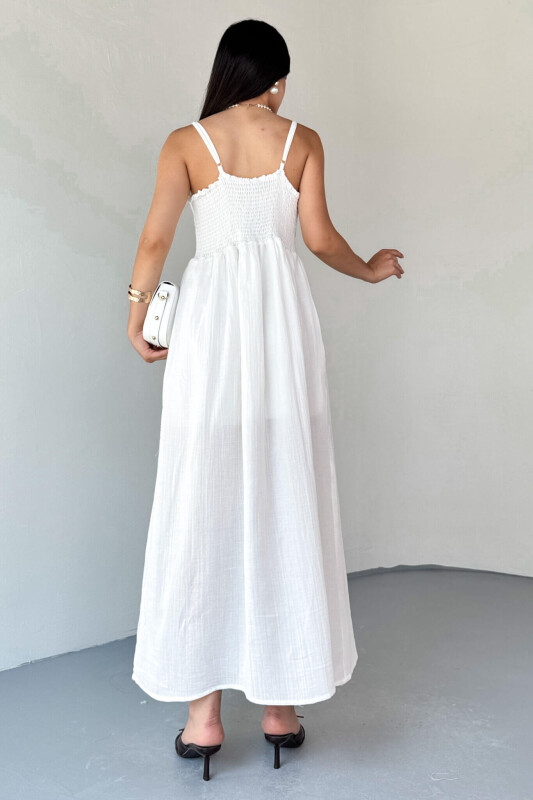 ELB-01802 Beyaz Askılı Kaplama Düğmeli Gipeli Müslin Elbise - 3