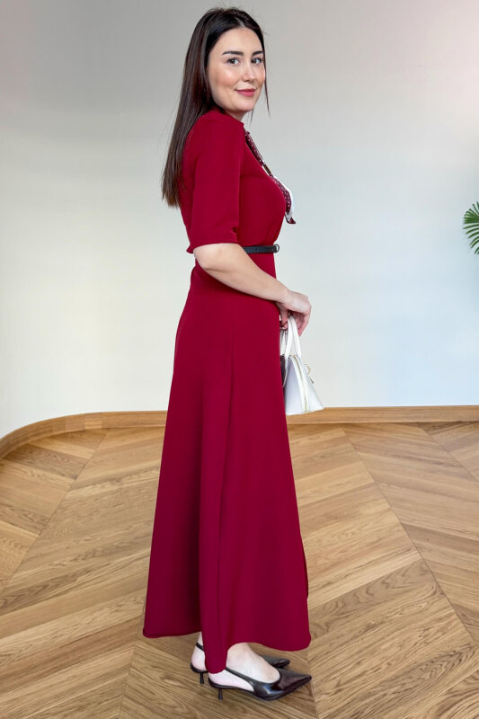 ELB-01838 Bordo Fular Yaka Kemerli Elbise - 4