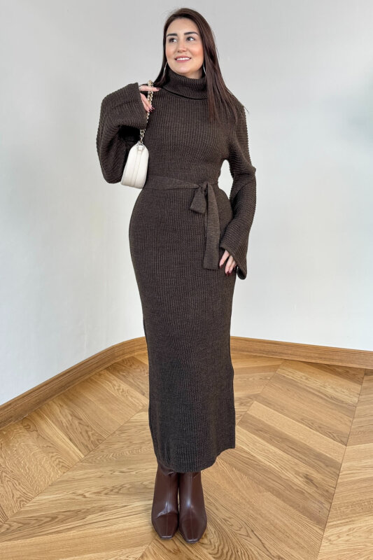 ELB-5199 Acı Kahve Kuşaklı Balıkçı Yaka Pelerin Kollu Uzun Triko Elbise - 3