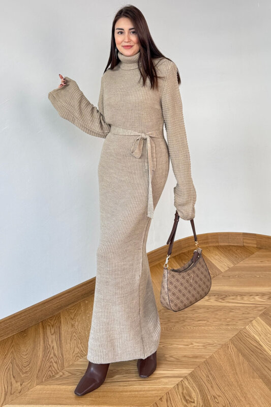 ELB-5199 Taş Rengi Kuşaklı Balıkçı Yaka Pelerin Kollu Uzun Triko Elbise - 5