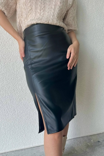 ETK-02313 Siyah Yırtmaç Detaylı Suni Deri Midi Boy Etek - 1