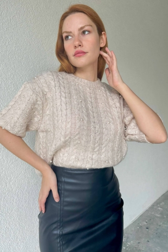 ETK-02313 Siyah Yırtmaç Detaylı Suni Deri Midi Boy Etek - 4
