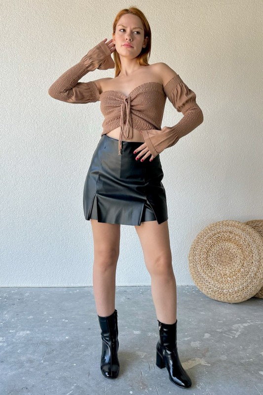 ETK-02318 Siyah Çift Yırtmaç Detaylı Suni Deri Şortlu Etek - 2