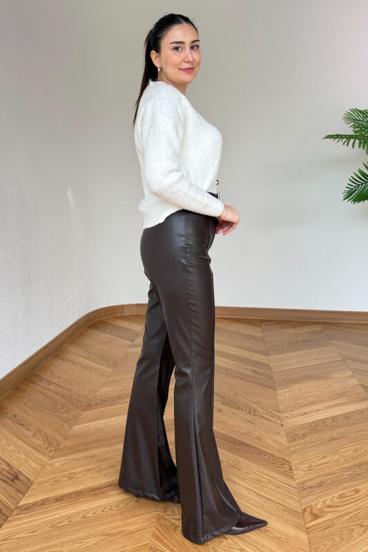 PNT-07424 Acı Kahve İçi Polarlı Kendinden Kemerli Suni Deri İspanyol Paça Pantolon - 2