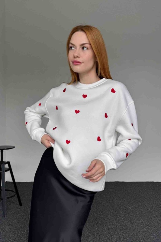 SWT-14279 Beyaz Kalp Nakışlı Bisiklet Yaka Sweatshirt - 1
