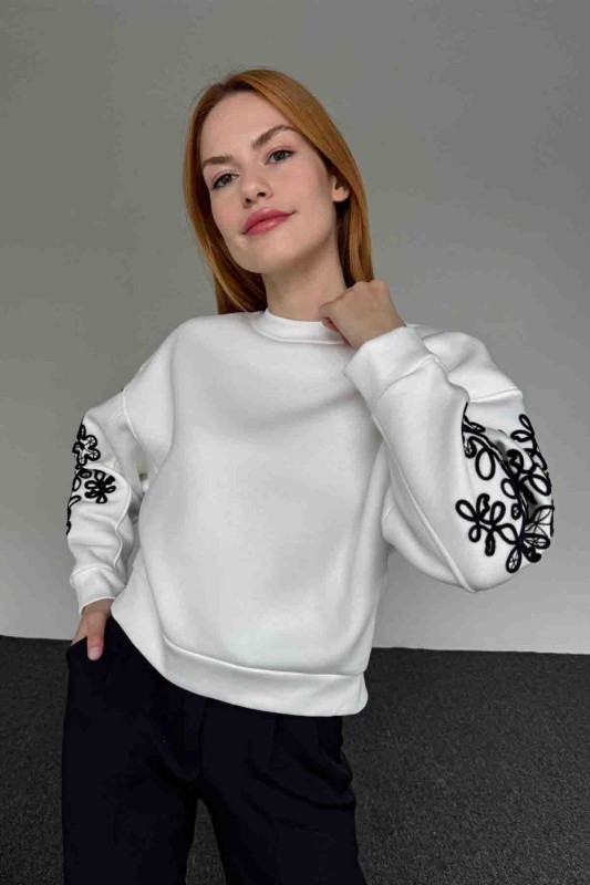 SWT-14282 Beyaz Kol İşlemeli Bisiklet Yaka Salaş Sweatshirt - 2