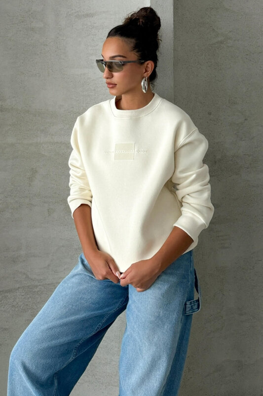 SWT-14284 Ekru Kabartma Yazı Baskılı Bisiklet Yaka Sweatshirt - 1