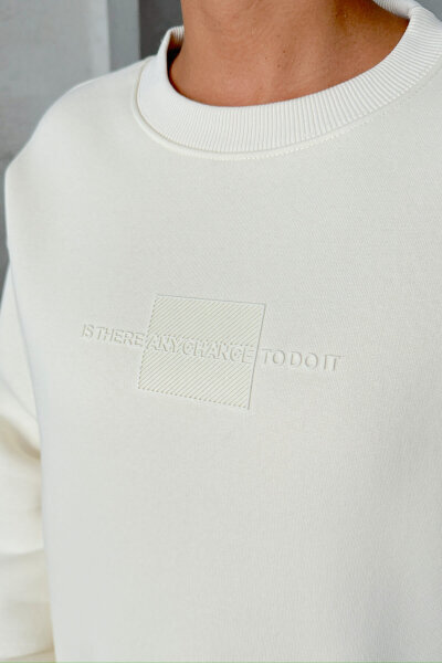 SWT-14284 Ekru Kabartma Yazı Baskılı Bisiklet Yaka Sweatshirt - 4