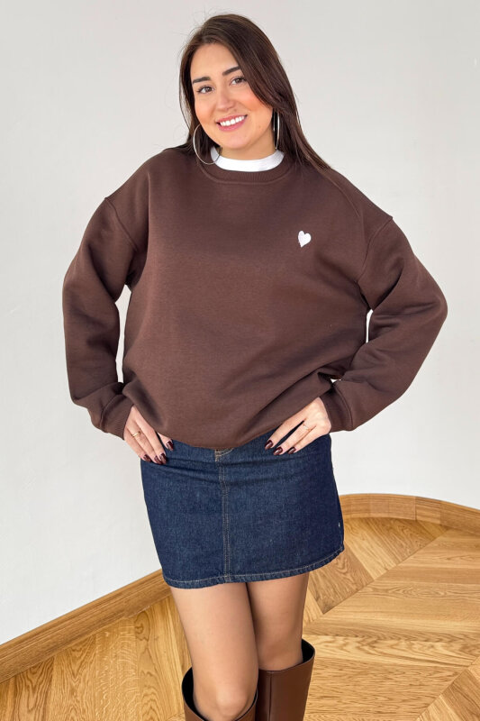 SWT-1667 Acı Kahve Kalp Nakışlı Oversize Şardonlu Üç İplik Kompakt Penye Kumaş Sweatshirt - 2