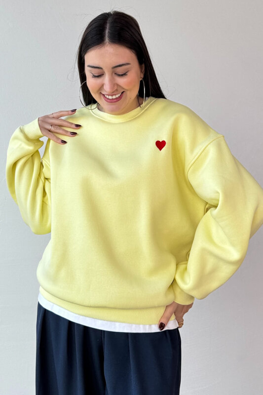 SWT-1667 Sarı Kalp Nakışlı Oversize Şardonlu Üç İplik Kompakt Penye Kumaş Sweatshirt - 4