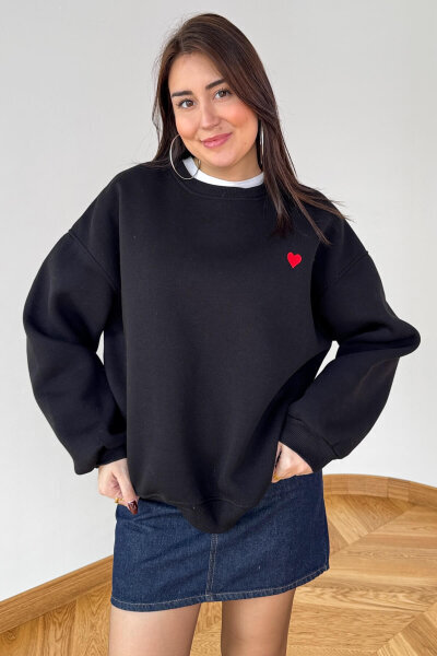 SWT-1667 Siyah Kalp Nakışlı Oversize Şardonlu Üç İplik Kompakt Penye Kumaş Sweatshirt - 3