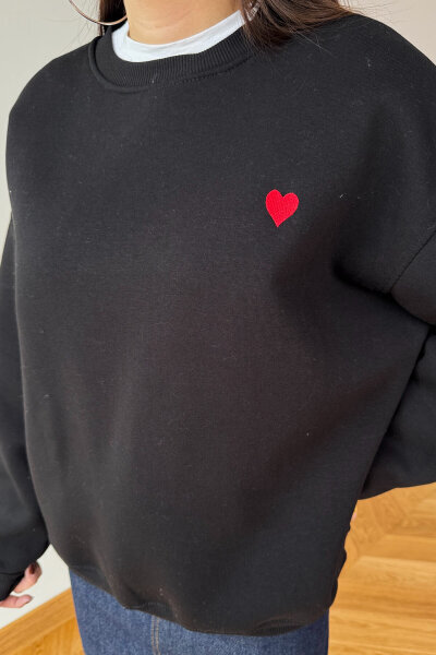 SWT-1667 Siyah Kalp Nakışlı Oversize Şardonlu Üç İplik Kompakt Penye Kumaş Sweatshirt - 4
