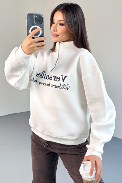 SWT-1715 Beyaz Versailles Baskılı Yarım Fermuarlı Yüksek Yaka Sweatshirt - 4