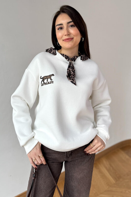 SWT-2311 Ekru Leopar Fular Detaylı Nakışlı Sweatshirt - 1