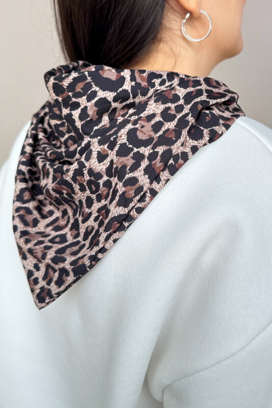 SWT-2311 Ekru Leopar Fular Detaylı Nakışlı Sweatshirt - 4