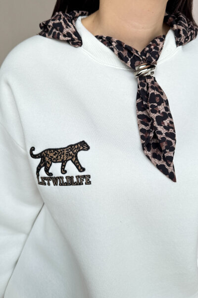 SWT-2311 Ekru Leopar Fular Detaylı Nakışlı Sweatshirt - 2