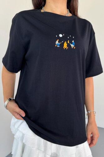 T-910 Siyah Ateş Nakışlı Kısa Kollu Salaş Pamuklu Tişört - Cappmoda (1)