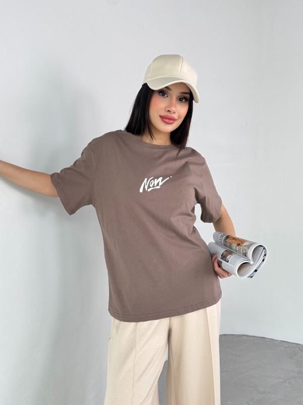 T-928 Kahverengi Now Yazı Kabartma Baskılı Pamuklu Salaş Tişört - 1