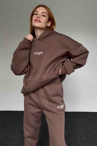 TKM-0033 Kahverengi Kordinatlar Kabartma Baskılı Kapüşonlu Sweatshirt Jogger Eşofman Üç İplik Şardonlu İkili Takım - Cappmoda (1)
