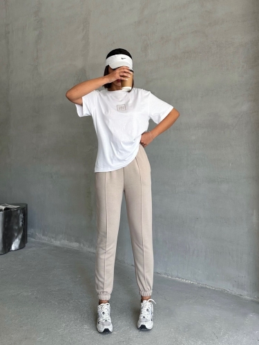 TKM-0047 Taş Rengi Frıday Yazılı Enjeksiyon Baskı Bisiklet Yaka Tişört Etiket Detay Bel Lastikli Jogger Eşofman İkili Takım - Cappmoda