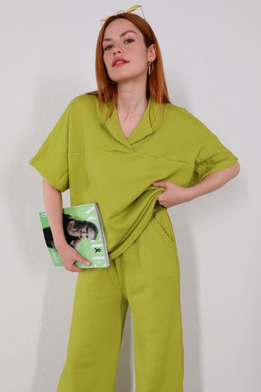 TKM-03449 Fıstık Yeşili V Yaka Bluz Pantolon Örme Bürümcük Kumaş İkili Takım - 4