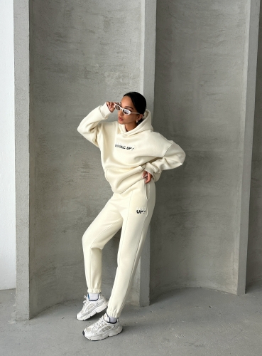 TKM-03630 Beyaz Wake Up Kabartma Baskılı Kapüşonlu Sweatshirt Jogger Eşofman Üç İplik Şardonlu İkili Takım 
