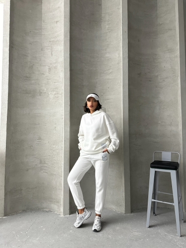 TKM-03634 Beyaz Etiket Detaylı Kapüşonlu Sweatshirt Çimalı Jogger İki İplik Şardonlu İkili Takım - Cappmoda